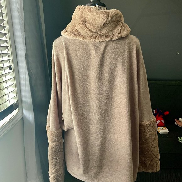 JOSEPH RIBKOFF NUDE COLOR SIZE 2 COWL LONGSLEEVES - Picture 6 of 7